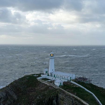 Wavecrest Hotel Holyhead Buitenkant foto