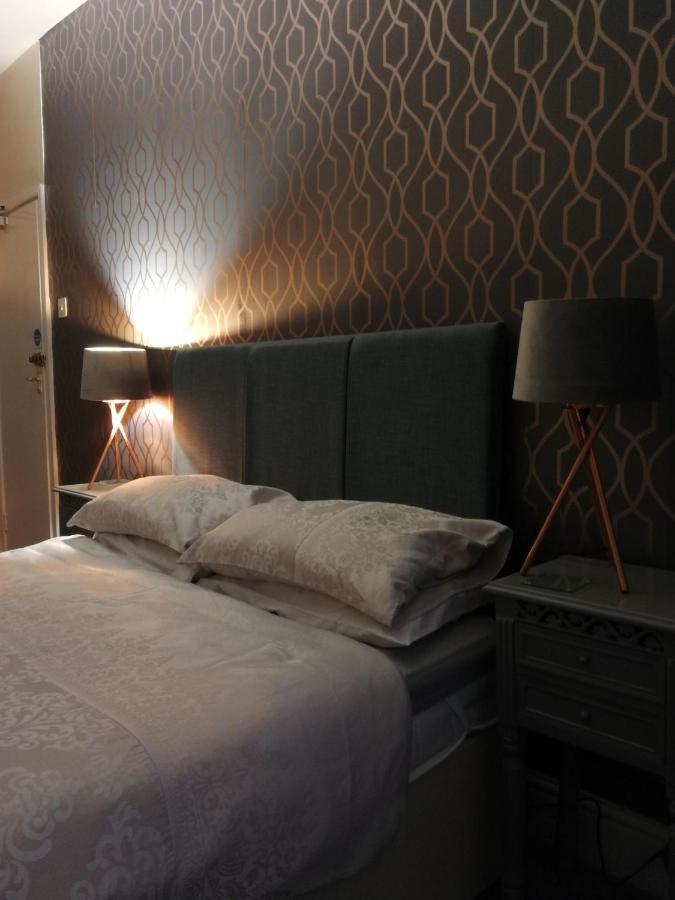 Wavecrest Hotel Holyhead Buitenkant foto