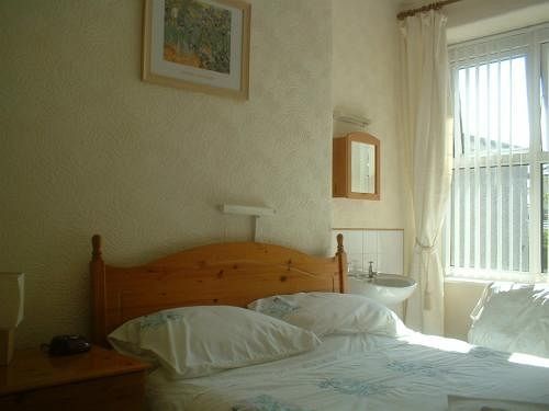 Wavecrest Hotel Holyhead Buitenkant foto