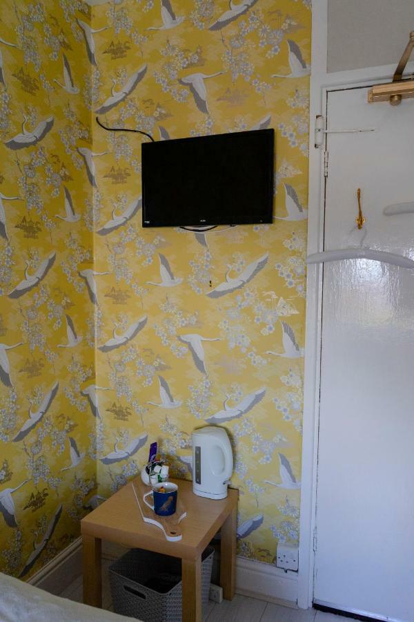 Wavecrest Hotel Holyhead Buitenkant foto