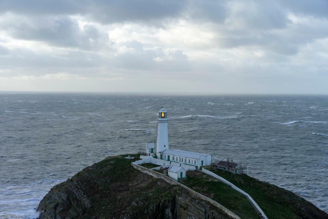 Wavecrest Hotel Holyhead Buitenkant foto